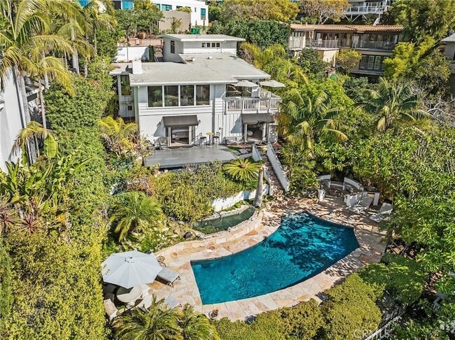 Foto del edificio - 875 Coast View Dr