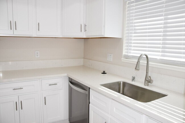 Building Photo - Olive (815) North