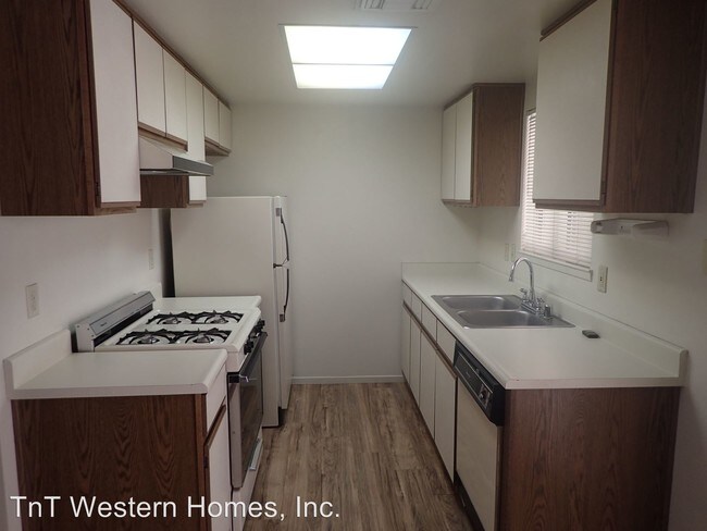 Building Photo - 628 W Graaf Ave