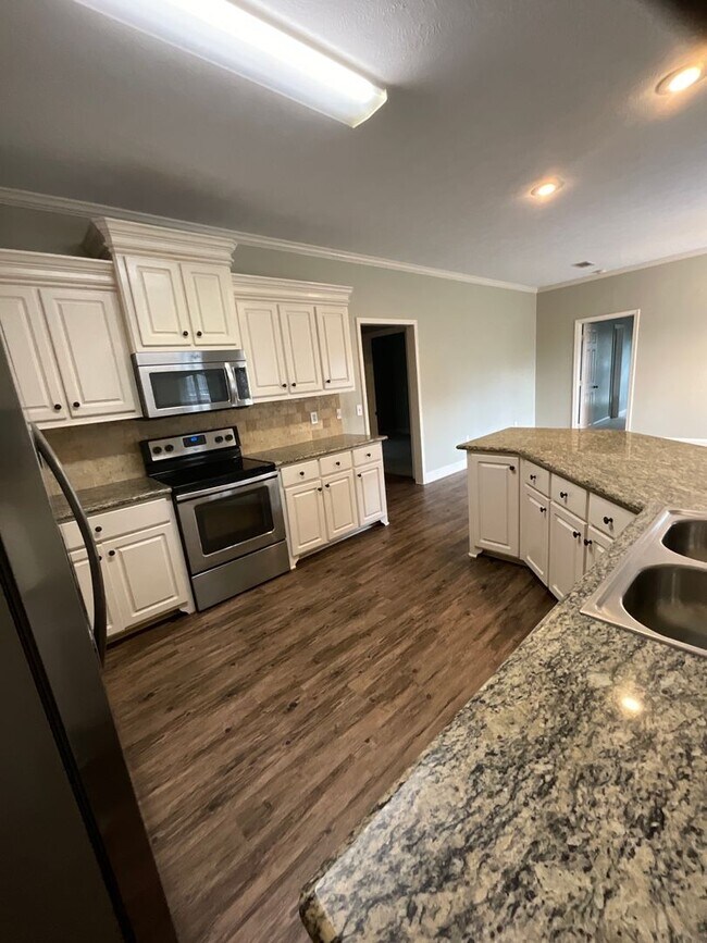 Building Photo - COMING SOON 3 Bed/2 Bath Home in Brandon