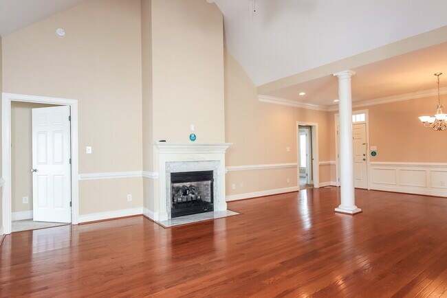 Building Photo - 2012 Watsonia Dr