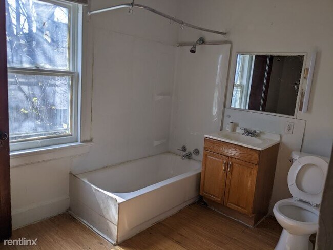 Building Photo - 4 br, 1.5 bath House - 539 State Street