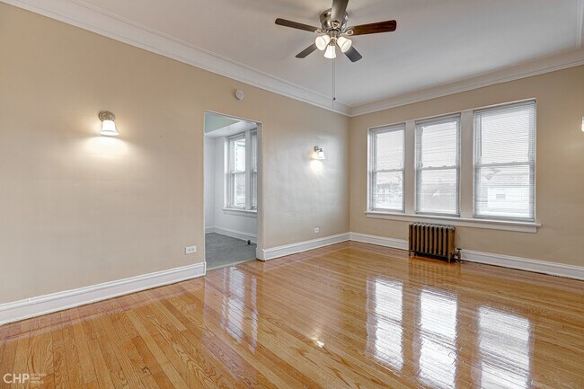 Foto del edificio - 1738 W 81st St