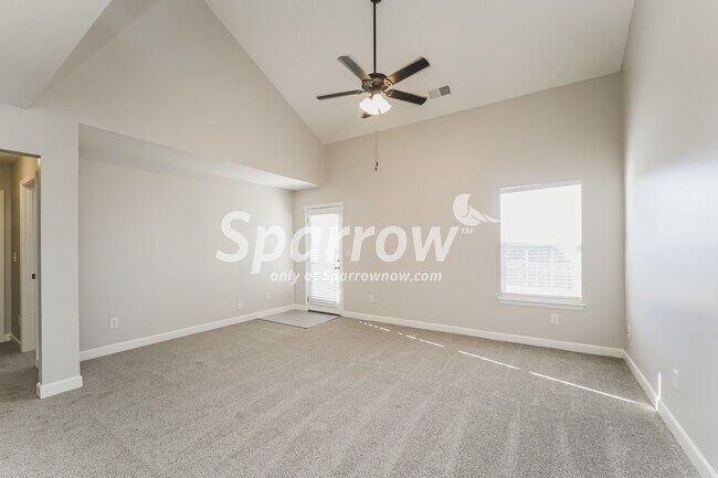 Foto del edificio - 905 Lakehill Road