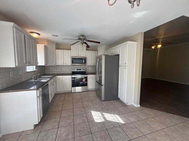 Building Photo - 1701 SW Elington St