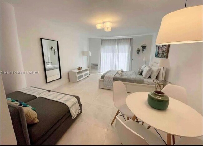 Foto del edificio - 7904 West Dr