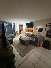 Building Photo - 9441 Live Oak Pl
