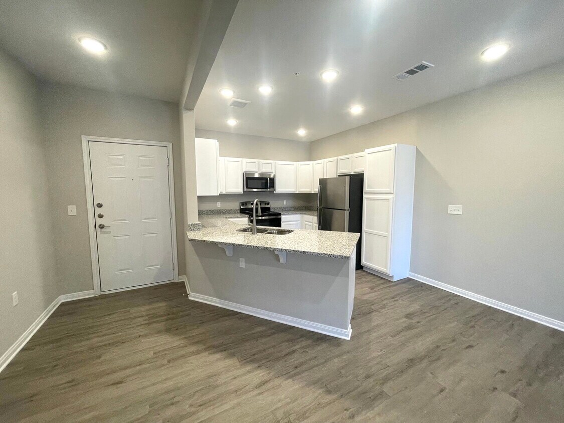 Foto principal - 300 Willow Grv Wy