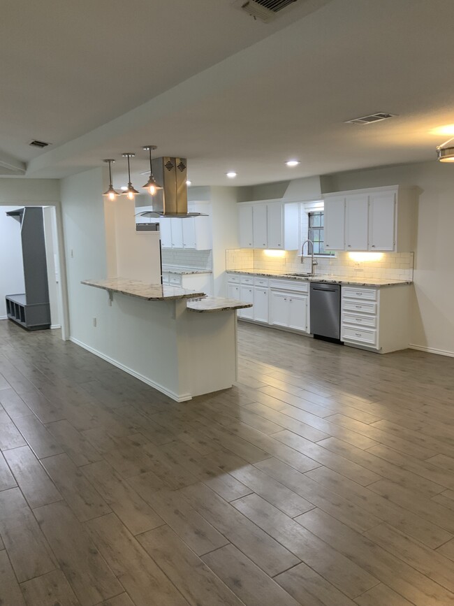 Foto del edificio - 2800 Shoreline Dr