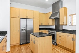 Building Photo - 4022 Travis St