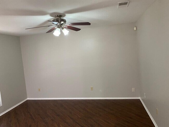 Building Photo - 90 S Wavy Oak Cir