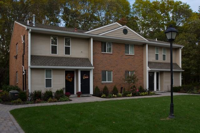 Building Photo - 11 Country Club Dr