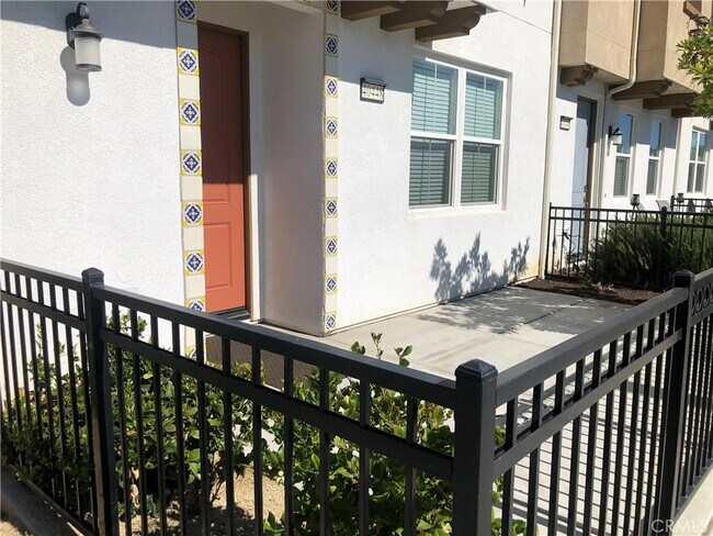 Building Photo - 40448 Calle Real