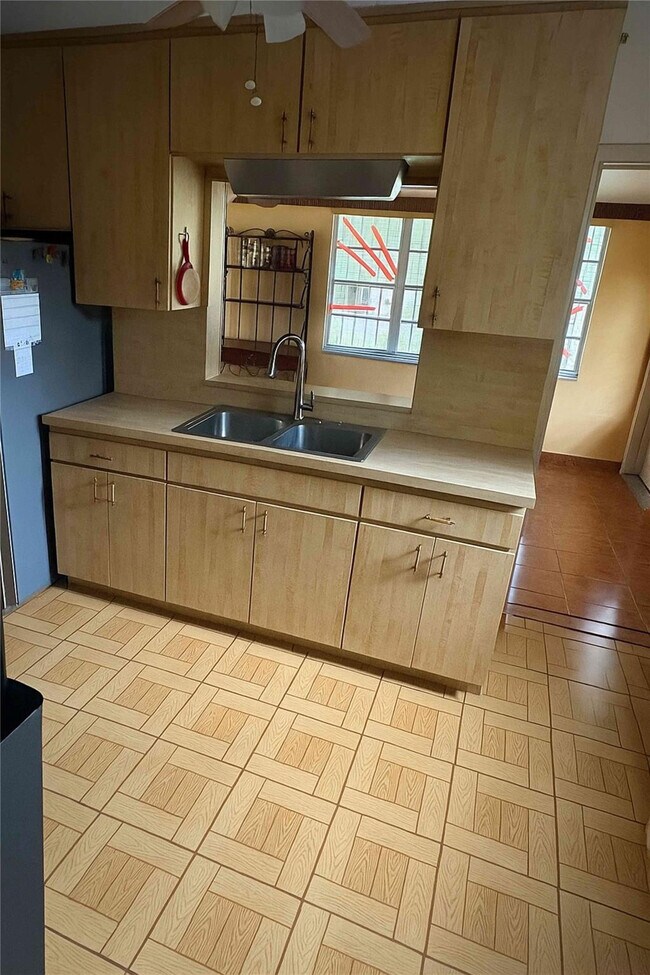 Foto del edificio - 10335 NW 26th Ave