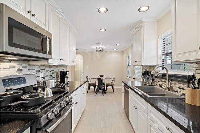 Building Photo - 11038 Waxwing St