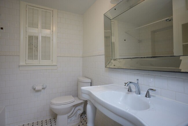 Foto del edificio - Centrally Located 2BR/2BA in Georgetown