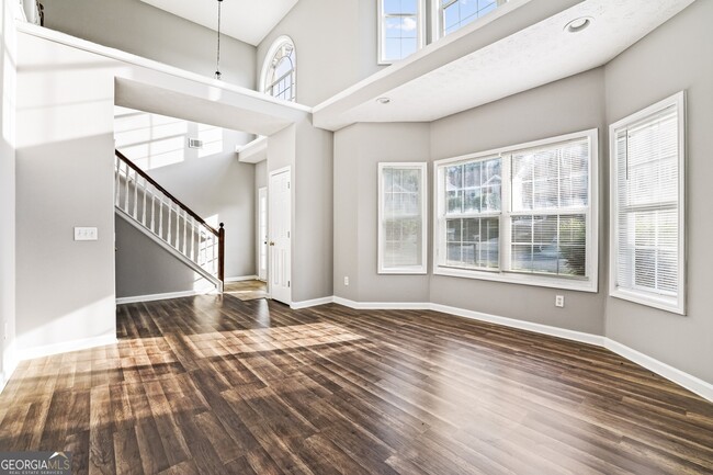 Building Photo - 2364 Fallbrook Ct