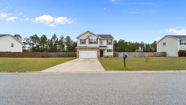 Foto del edificio - Spacious 3BR Home with Fenced Yard Near Ft. Stewart