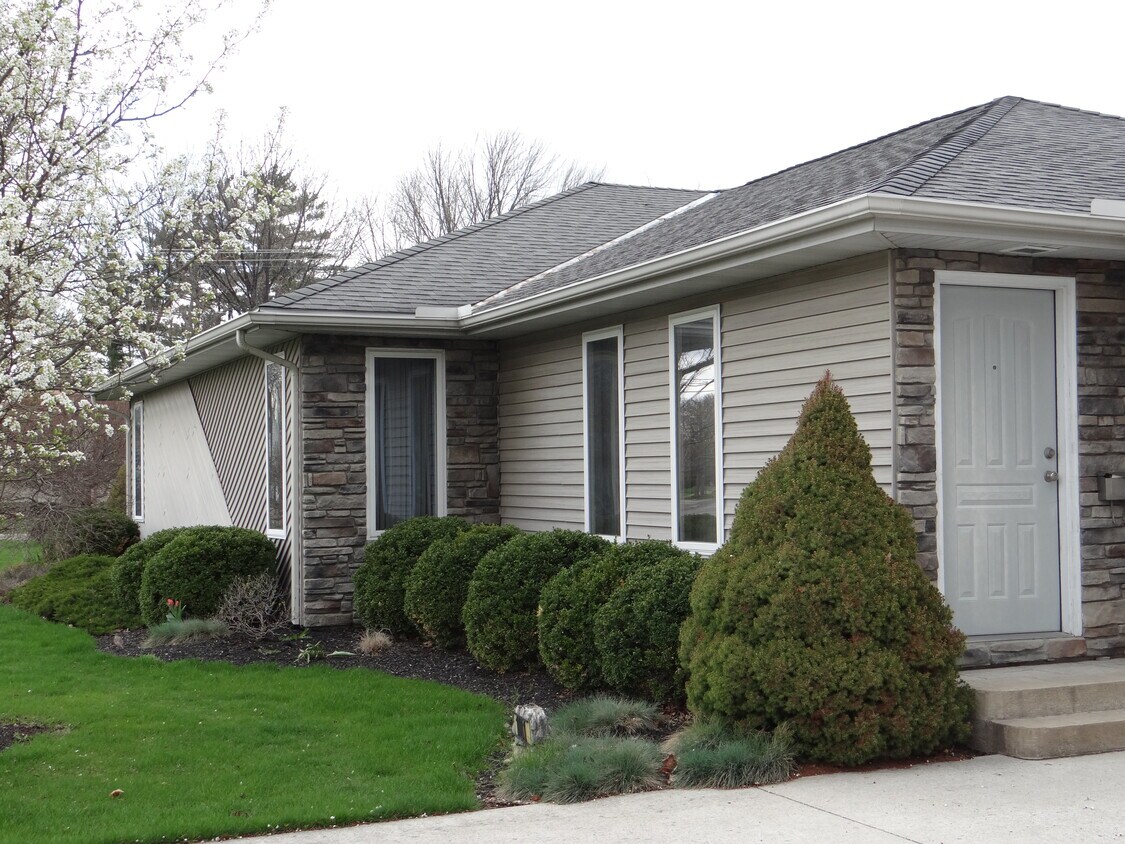 Front Entrance - 1001 Crystal Ave