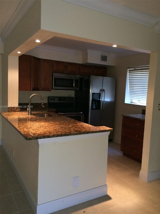 Foto del edificio - 407 Gardens Dr