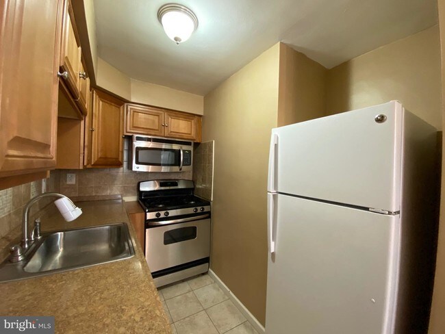 Building Photo - 4431 Aberdale Rd