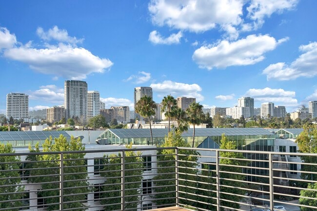 Building Photo - Clad LA