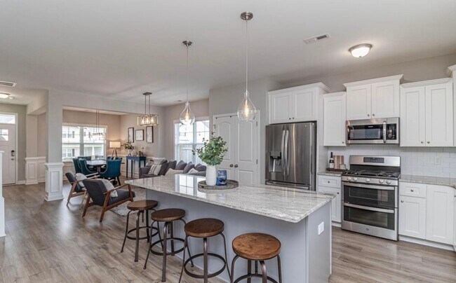 Building Photo - 300 Stonebridge Dr