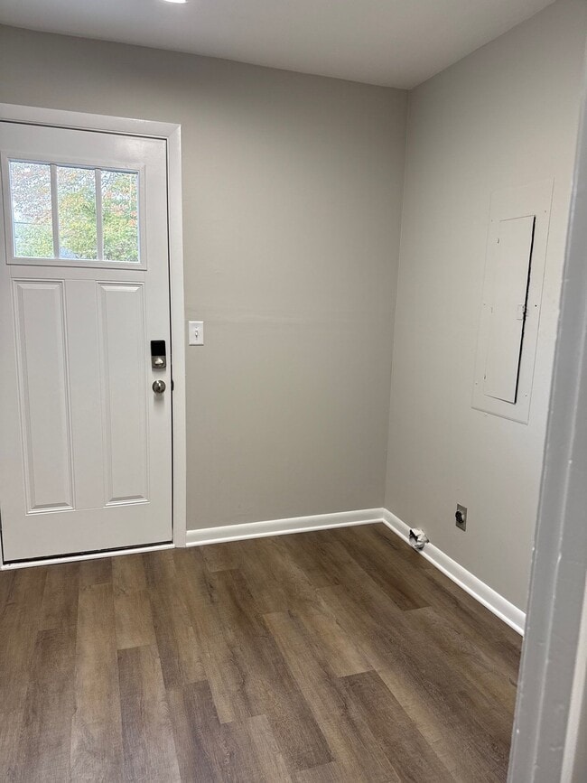 Building Photo - 1247 Pleasant View Dr