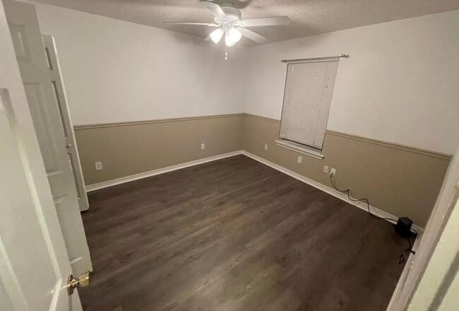 Building Photo - 10340 Chinaberry Ct