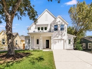 Building Photo - 402 Zennia St