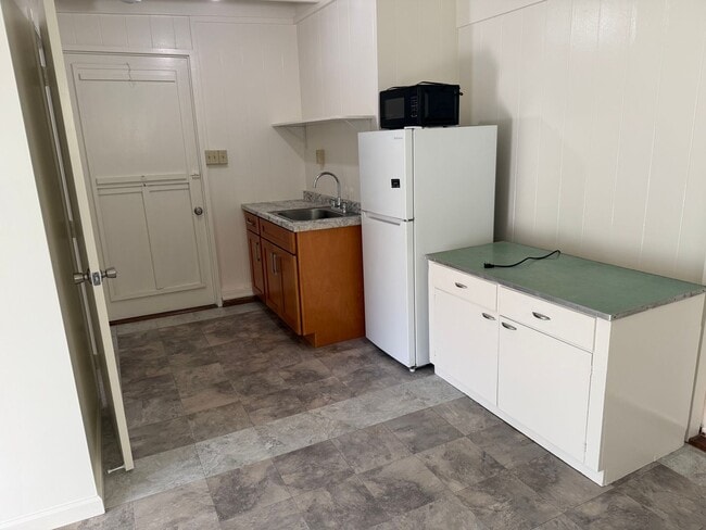 Building Photo - Available Private Detached Studio for Rent with 1 Assigned Carport Parking in Wahiawa