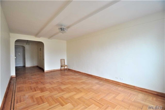 Foto del edificio - 111-14 76th Ave