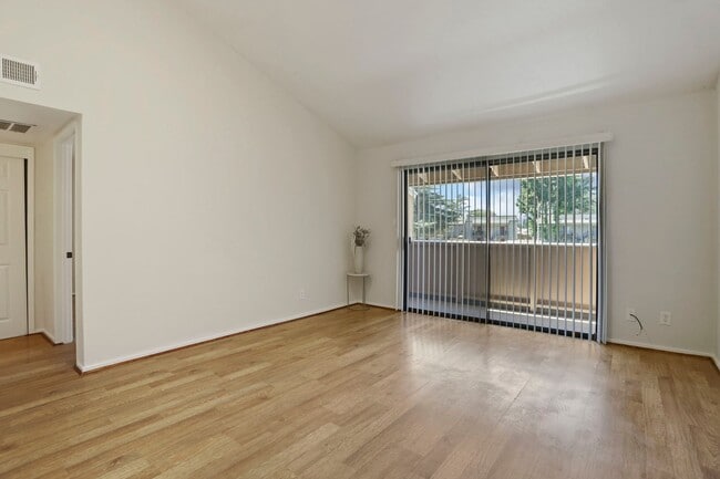 Building Photo - 3702 W Benjamin Holt Dr