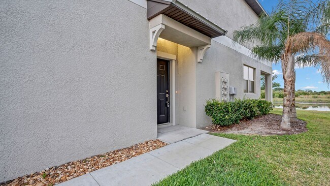 Building Photo - MOVE IN READY! Beautiful two story Townhom...