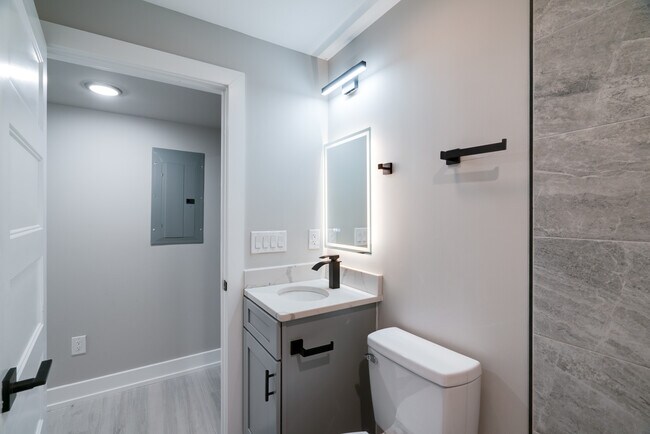 Foto del edificio - 2213 N Waterloo St