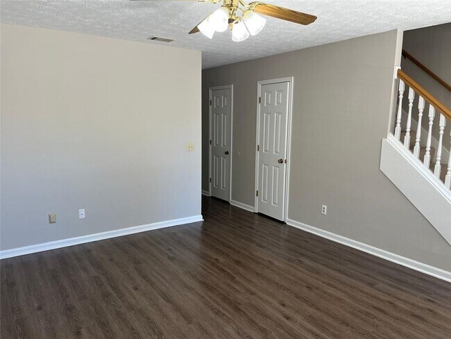 Foto del edificio - 326 Leafmore Rd SW