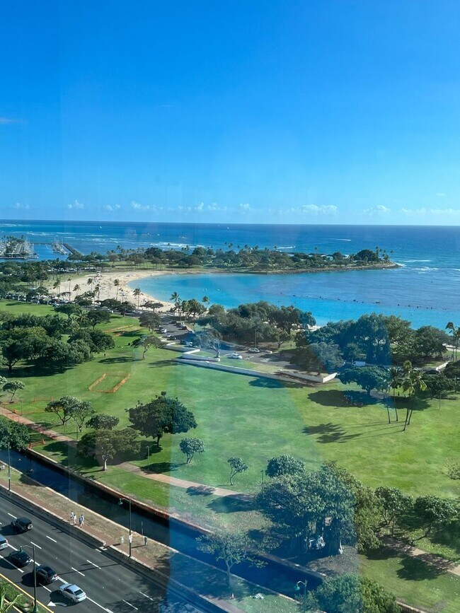 Foto del edificio - Luxury Unfurnished 2BR/2BA at Nauru Tower ...