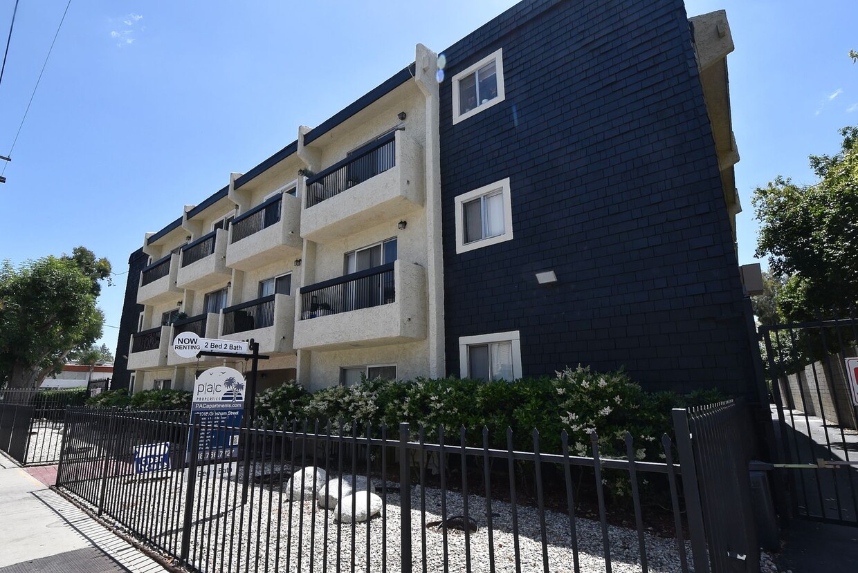 Primary Photo - 21018 Gresham St