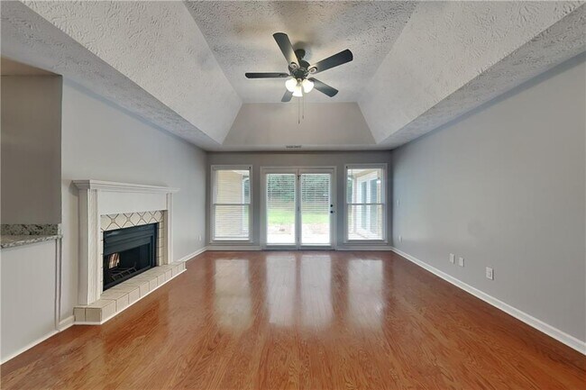 Building Photo - 221 The Esplanade Wy SE