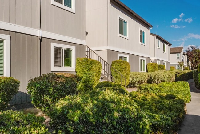 Building Photo - 4000 Ellmar Oaks Dr