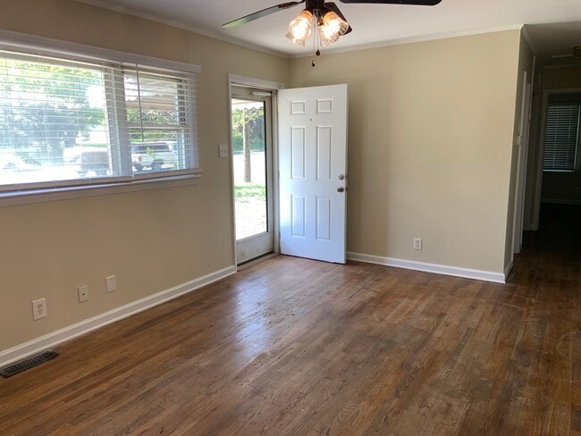 Building Photo - 2 BR Ranch with basement convenient to 29
