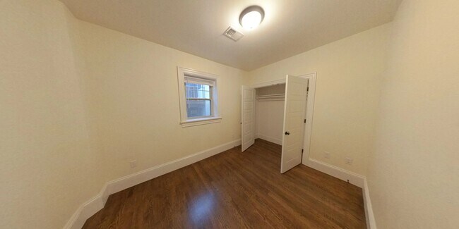 Building Photo - Charming 4 Bedroom-No Broker Fee