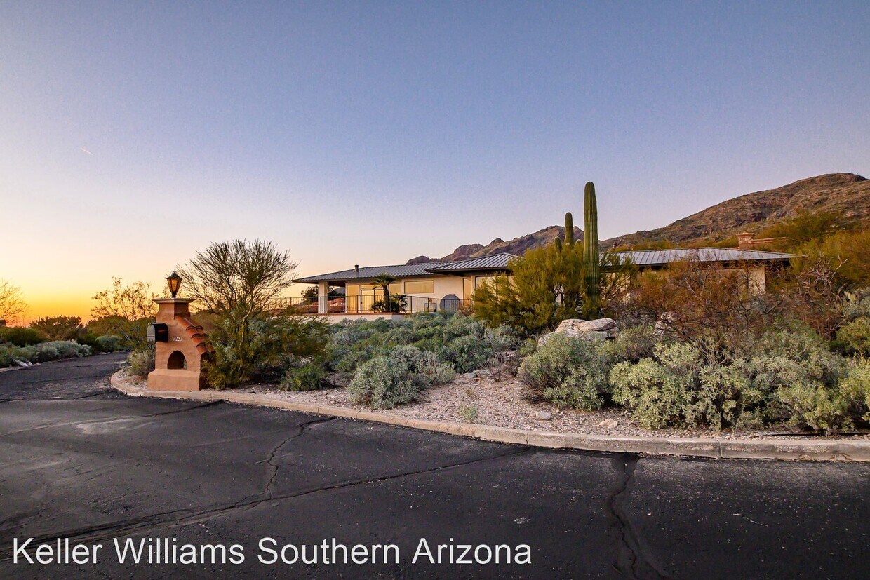 Foto principal - 2 br, 2 bath House - 7251 N Star Fury Place