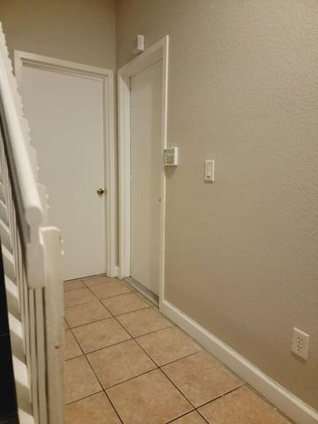 Building Photo - 3503 Shoma Dr