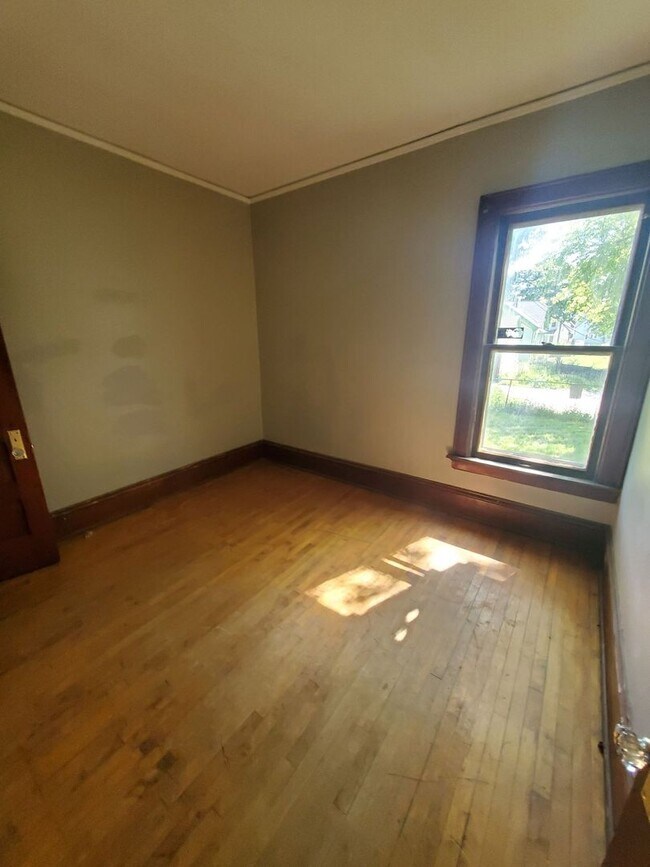 Building Photo - 3230 N 35th St
