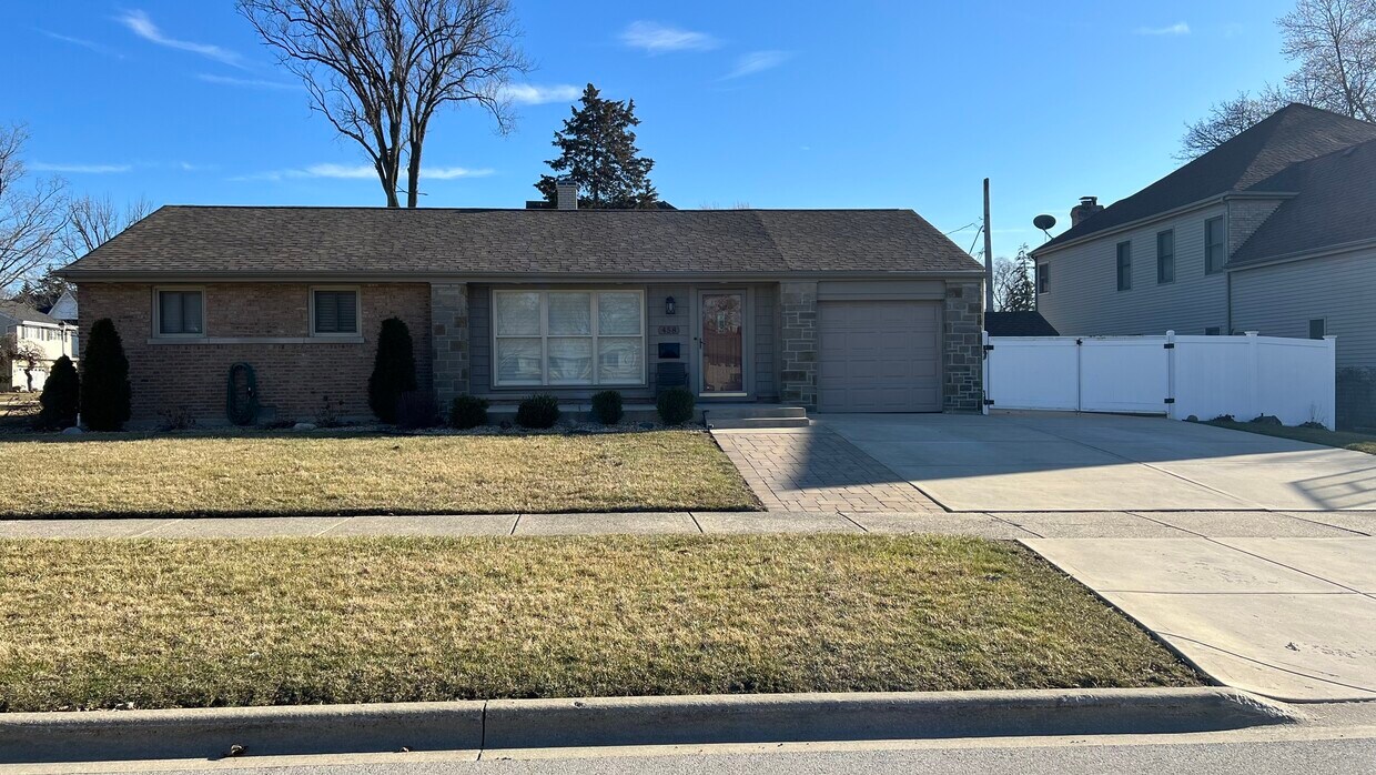 Primary Photo - 458 W Fremont Ave
