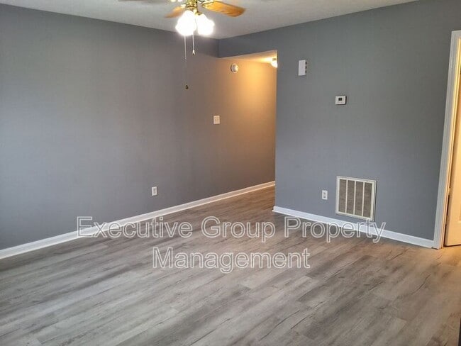 Building Photo - 1115-M CROWNE POINTE DRIVE