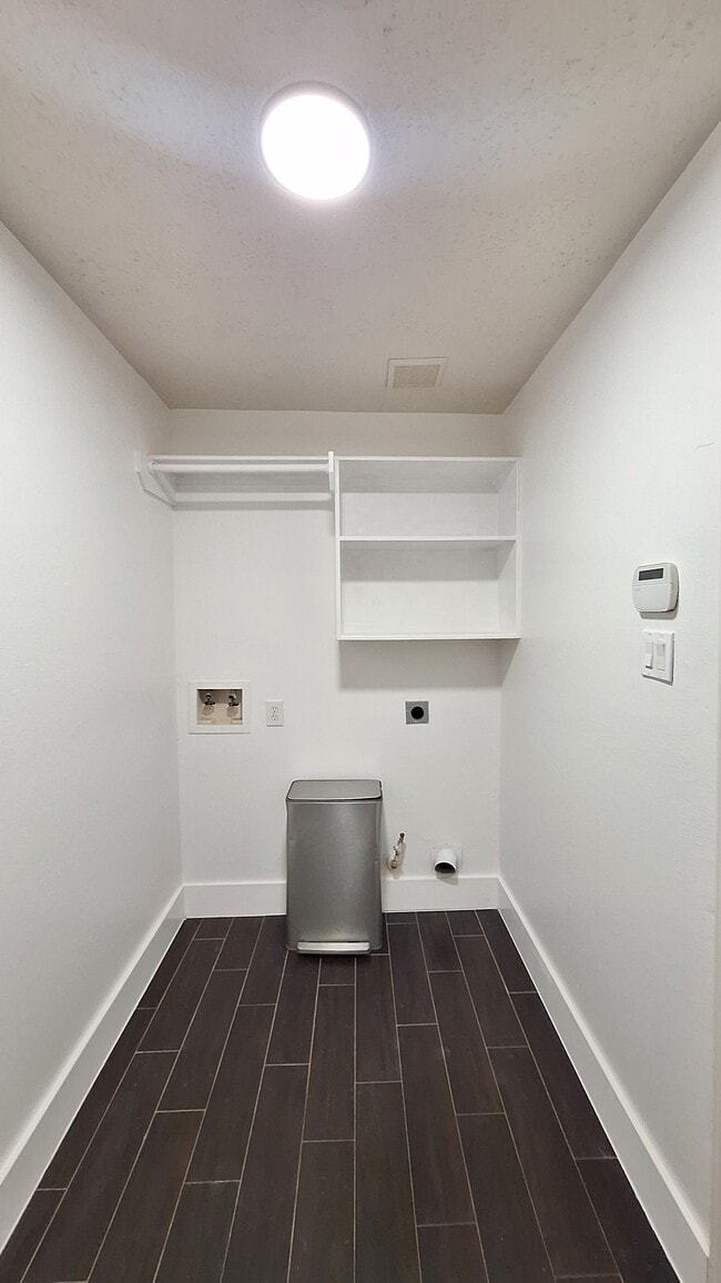 Building Photo - 17122 Canterbury Green Ct