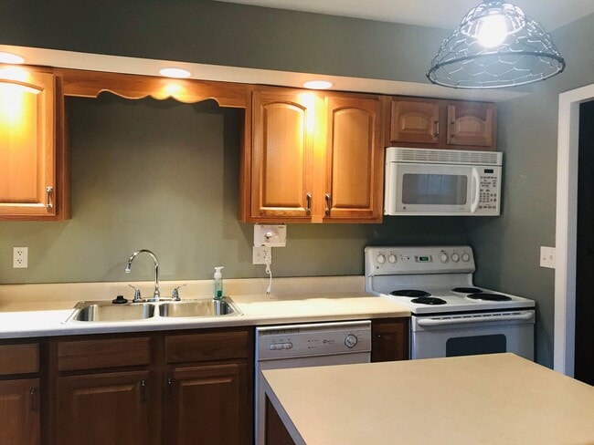 Building Photo - 3 Bedroom 1 Bath Home