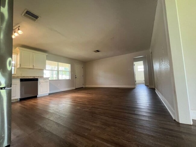 Building Photo - 434 Canal Dr